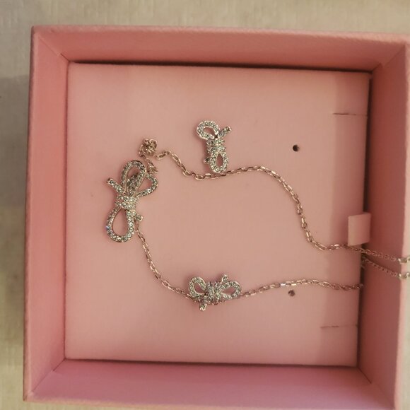 NEW IN BOX NEVER WORN Swarovski Lifelong Bow set blue crystal - Picture 3 of 8